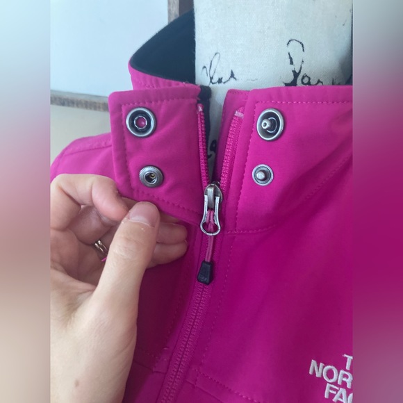 The North Face womens size S coat bright vibrant pink - Picture 9 of 9